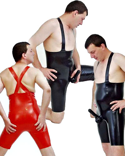 (Bild für) Anatomische Latex-Bermuda mit Trägern, Kondom und Analoptionen