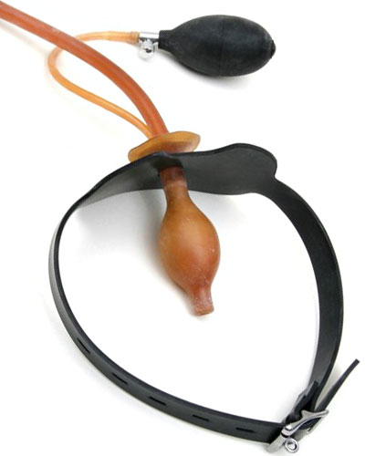 (Bild für) Aufblasbarer Pissknebel mit Heavy Rubber Strap-On