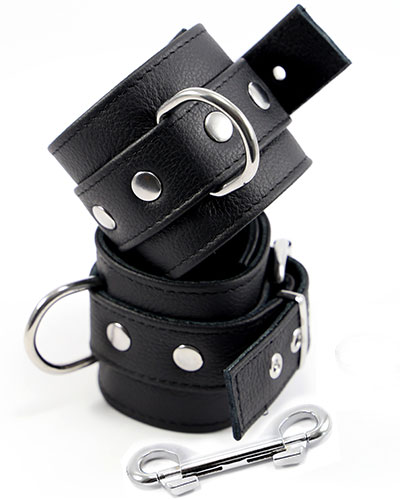 (Bild für) Handfesseln PURE LUXURY aus 3-lagigem Leder mit Doppelkarabiner