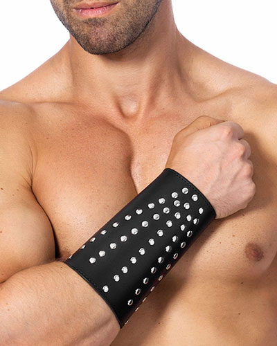 (Bild für) Armmanschette aus Leder mit Nieten